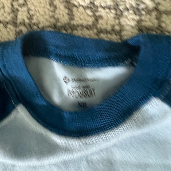 Bundle of 5 Bodysuits - Picture 9 of 10